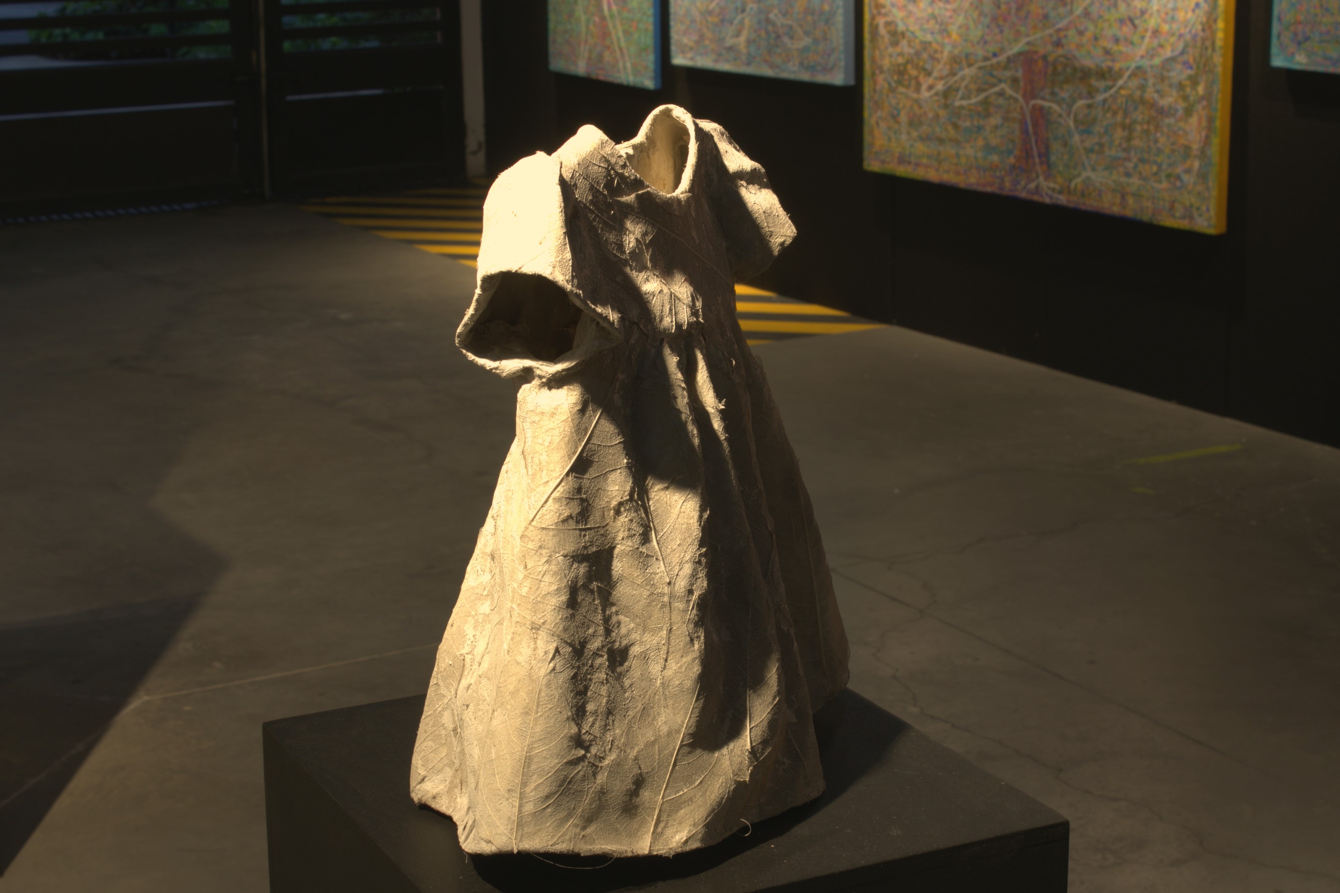 Entre raíces y memoria 7 — escultura de Lorena Rosas